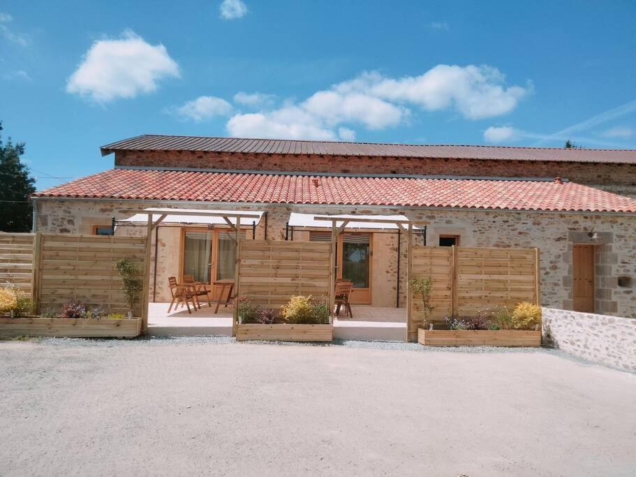 Villa Les Granges Des Petits Couleurs Les Épesses Exterior foto